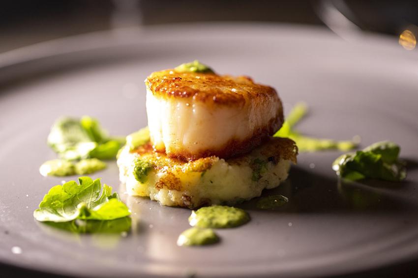 Pan seared scallops with lemon butter